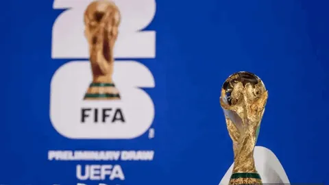 “林加德回归英超在即？内部消息：铁锤帮积极洽谈中场核心，短期合同引关注！”